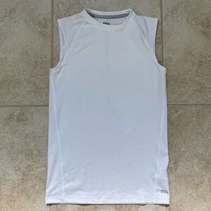 DSG Boys’ Sleeveless Compression T-shirt
Color: White 
Size: M (10-12)